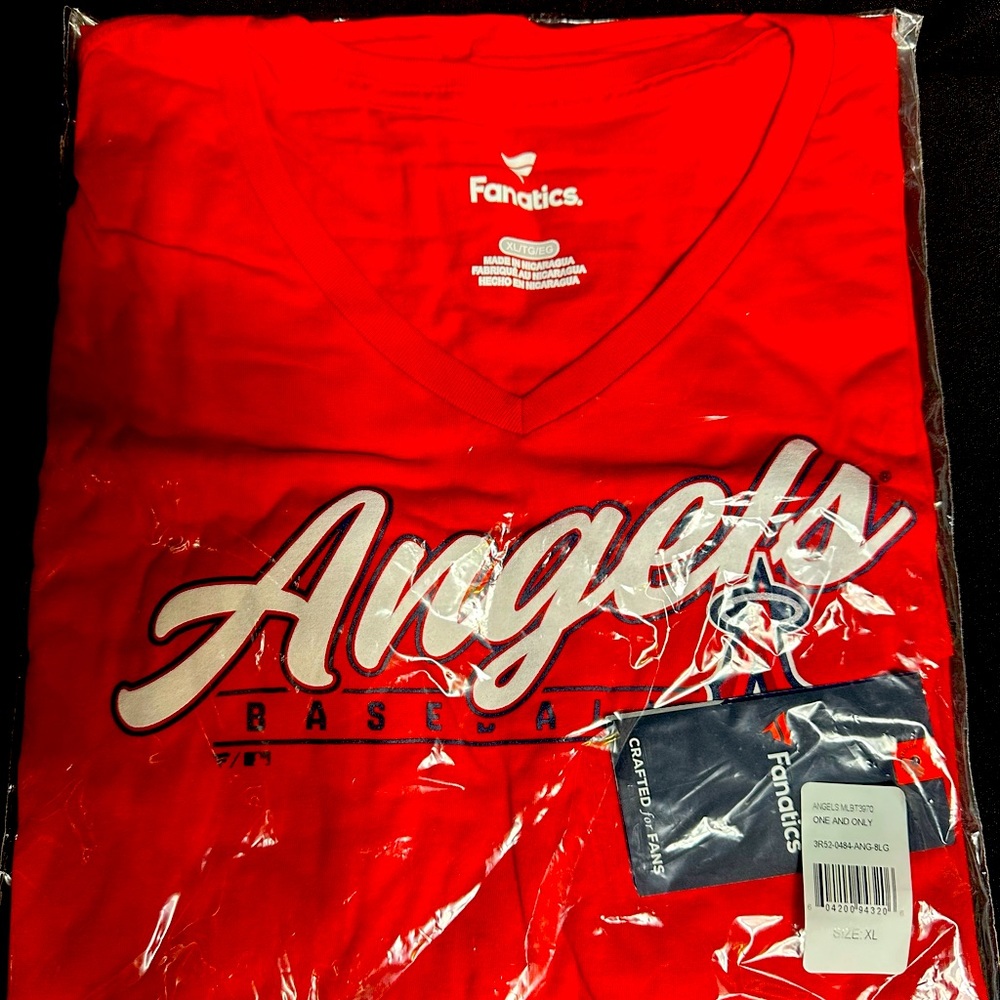 Women's Fanatics Branded Red Los Angeles Angels V-Neck T-Shirt XL